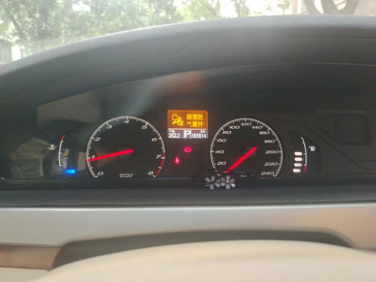 MG 6 2012 Hatchback 1.8L Automatic Drive Value Edition — миниатюра 11