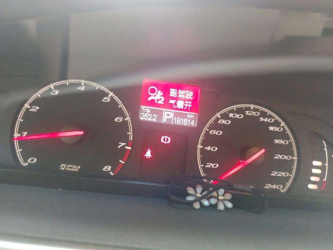 MG 6 2012 Hatchback 1.8L Automatic Drive Value Edition — миниатюра 12