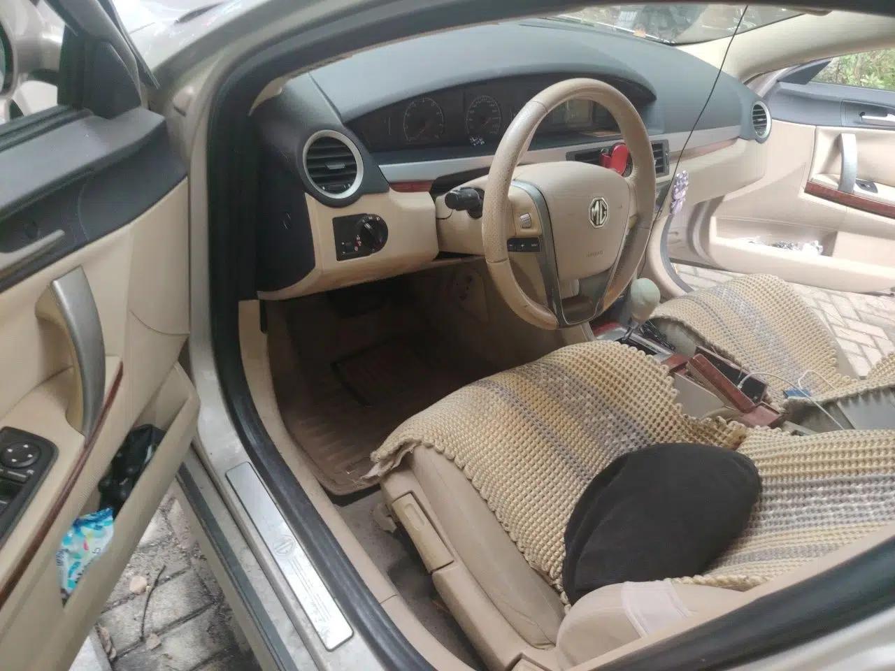 MG 6 2012 Hatchback 1.8L Automatic Drive Value Edition — миниатюра 16