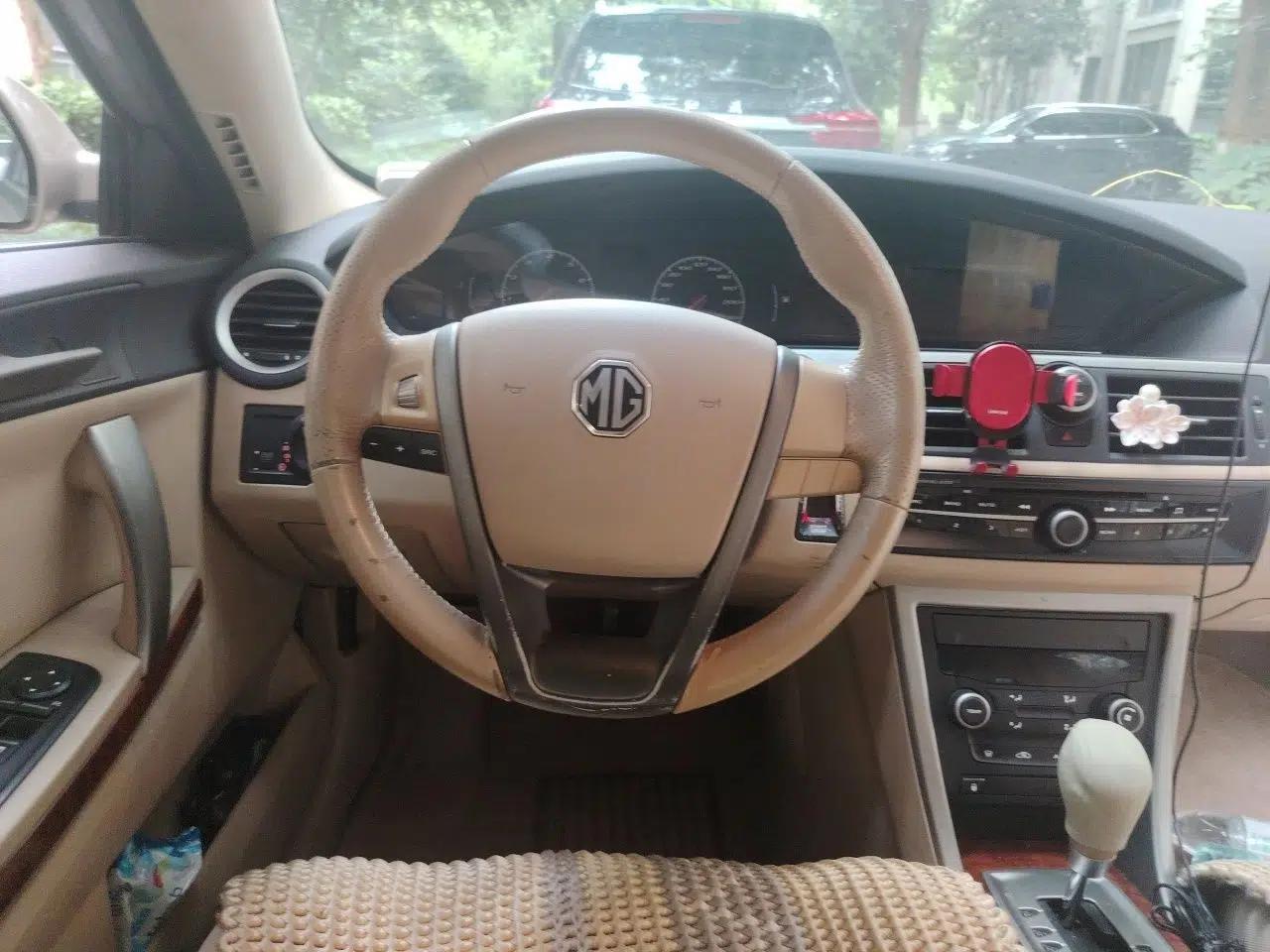 MG 6 2012 Hatchback 1.8L Automatic Drive Value Edition — миниатюра 10