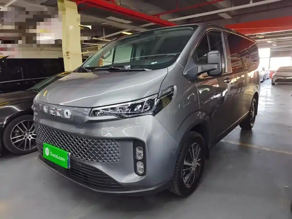 Iveco Juxing 2023 C30 Passenger and Van 2.0T 93KW Manual Star Edition Low Roof — миниатюра 2
