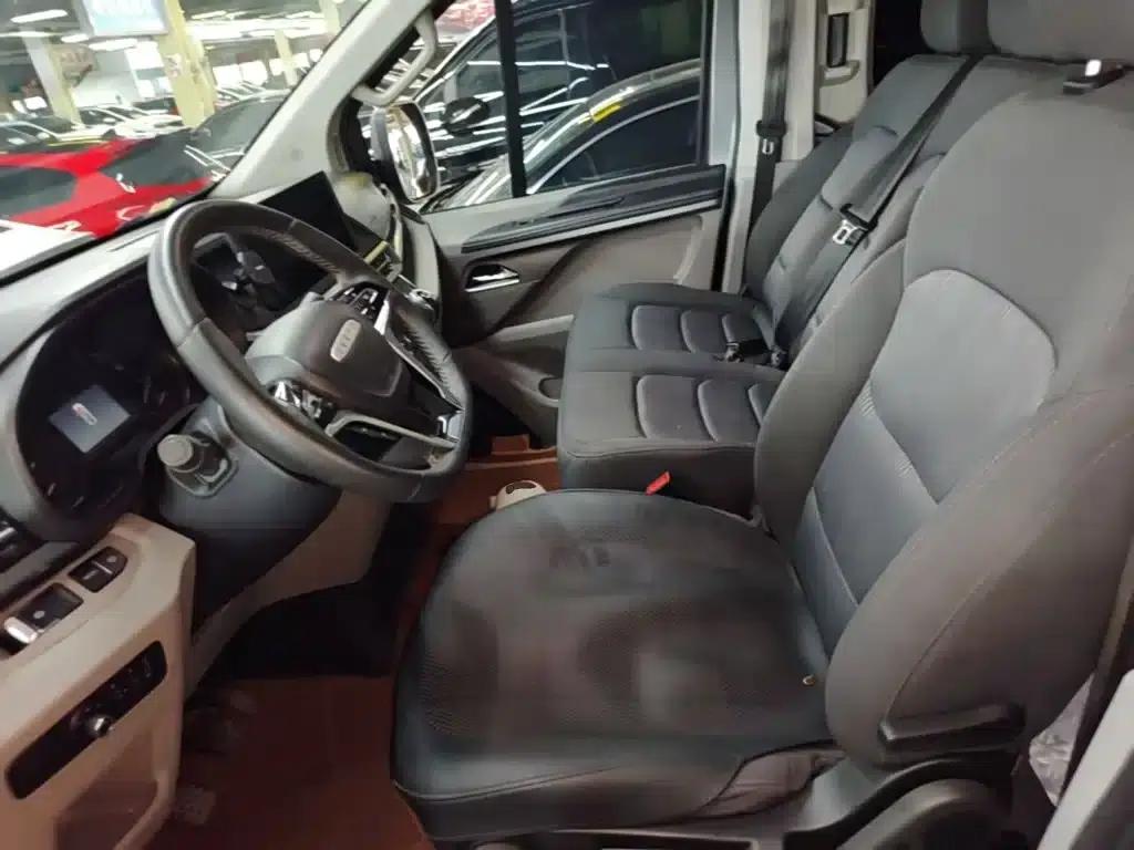 Iveco Juxing 2023 C30 Passenger and Van 2.0T 93KW Manual Star Edition Low Roof — миниатюра 15