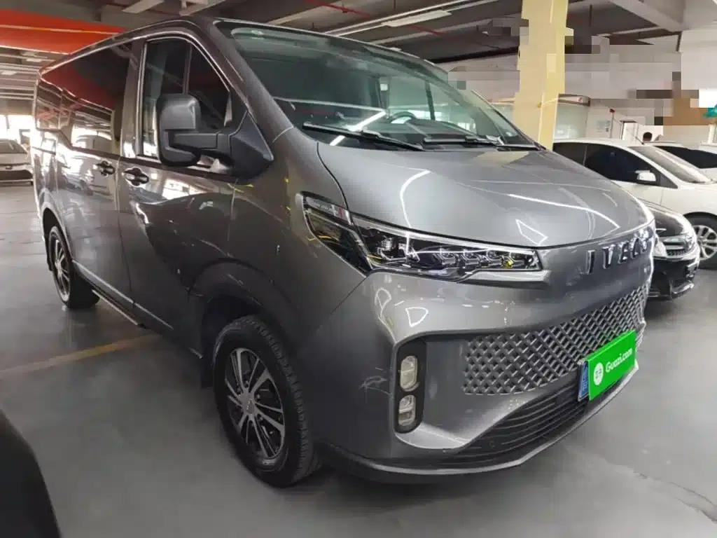 Iveco Juxing 2023 C30 Passenger and Van 2.0T 93KW Manual Star Edition Low Roof — миниатюра 4