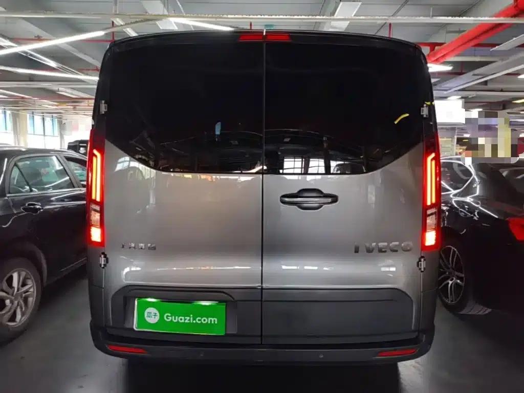 Iveco Juxing 2023 C30 Passenger and Van 2.0T 93KW Manual Star Edition Low Roof — миниатюра 6