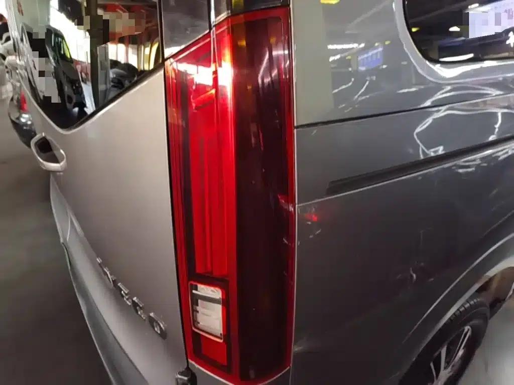 Iveco Juxing 2023 C30 Passenger and Van 2.0T 93KW Manual Star Edition Low Roof — миниатюра 8