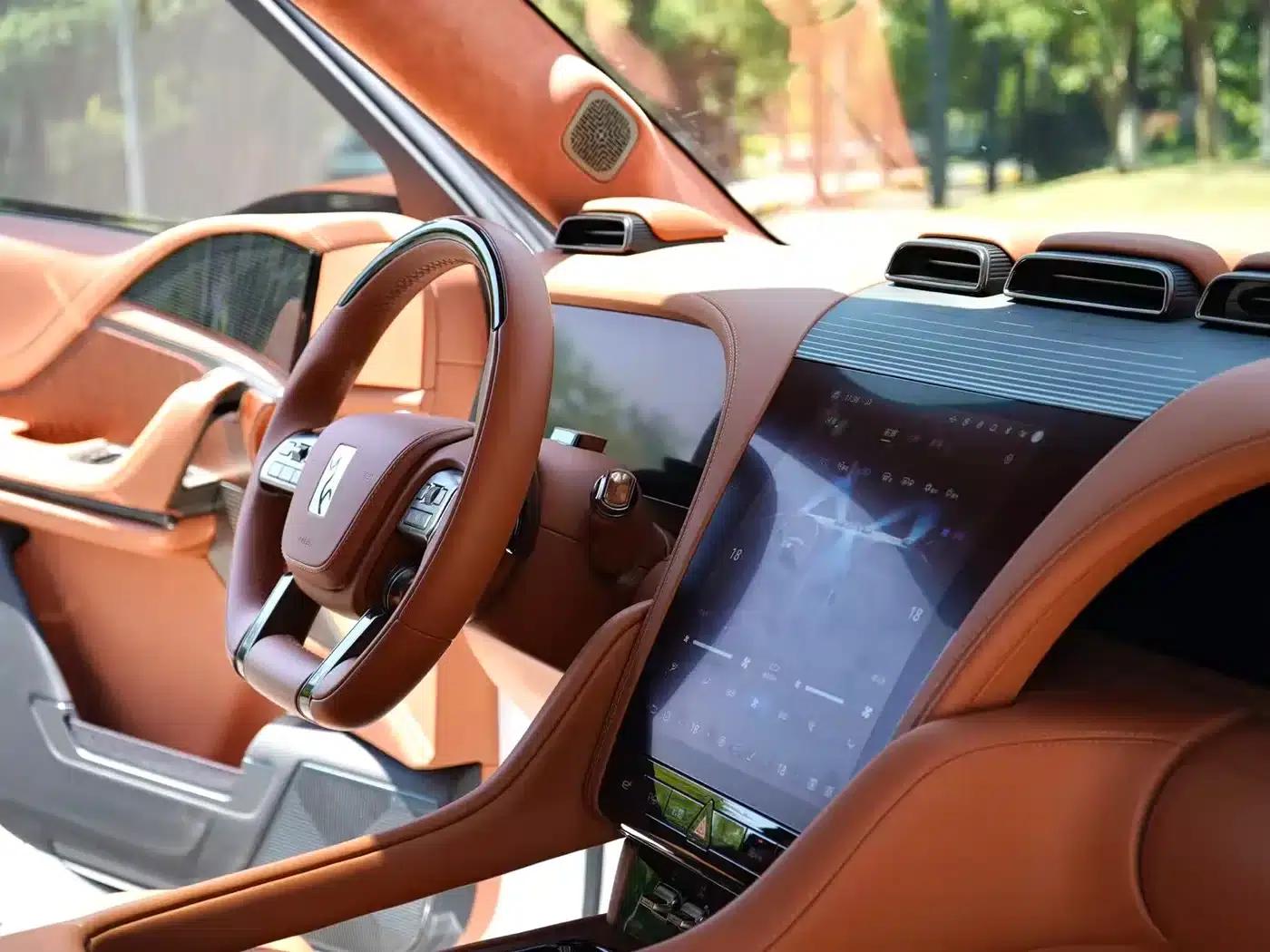 Looking up at the 2023 U8 Luxury Edition — миниатюра 15