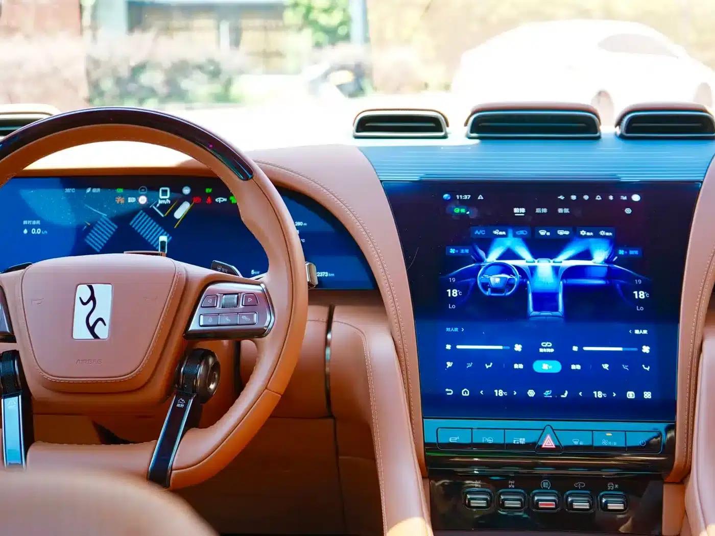 Looking up at the 2023 U8 Luxury Edition — миниатюра 16