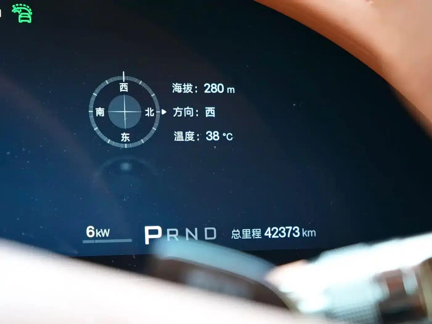 Looking up at the 2023 U8 Luxury Edition — миниатюра 7