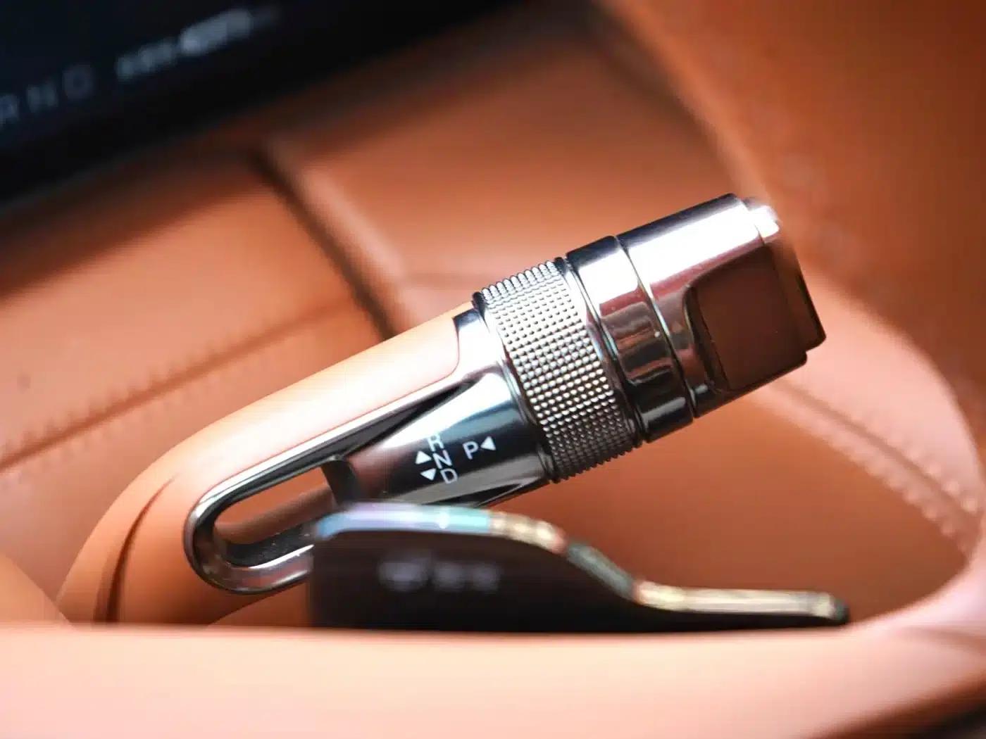 Looking up at the 2023 U8 Luxury Edition — миниатюра 8
