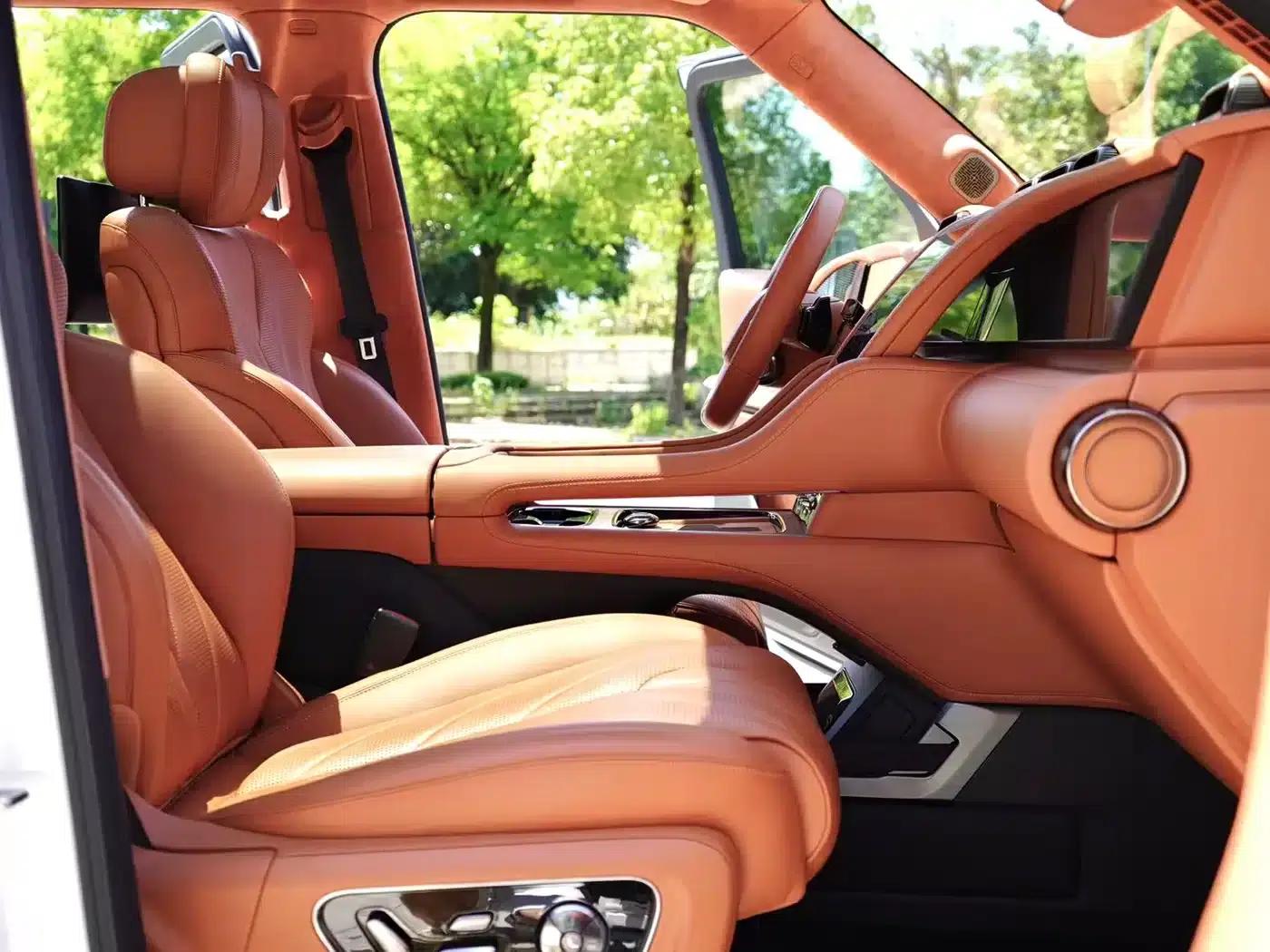 Looking up at the 2023 U8 Luxury Edition — миниатюра 10