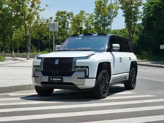 Looking up at the 2023 U8 Luxury Edition