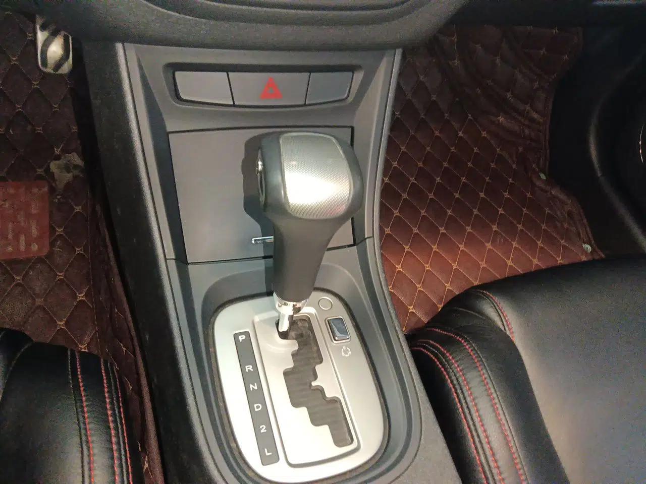 MG 5 2012 1.5L Automatic Elite Edition — миниатюра 14