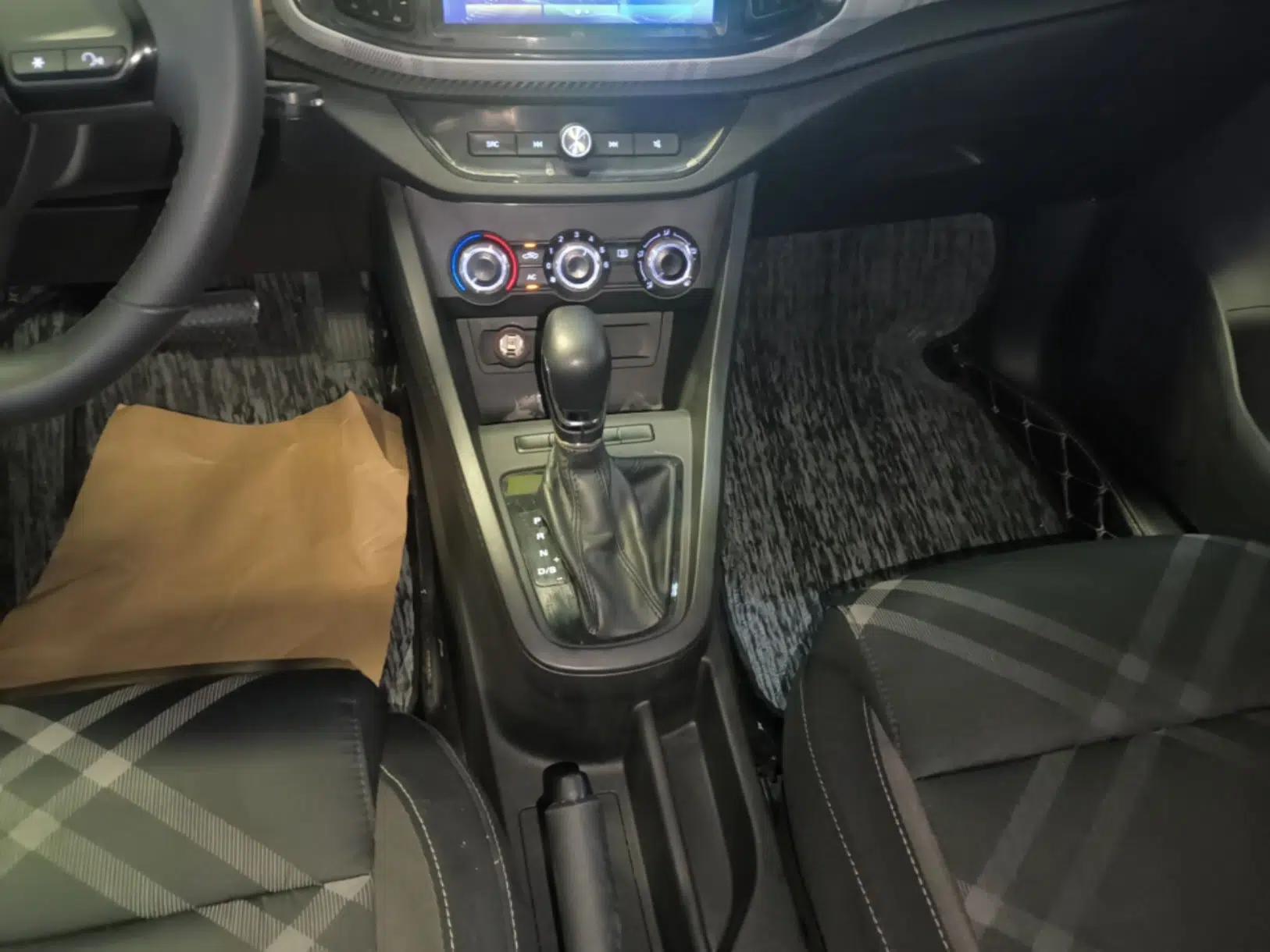 MG 3 2017 1.5L Automatic Smart Connect Elite Edition — миниатюра 16