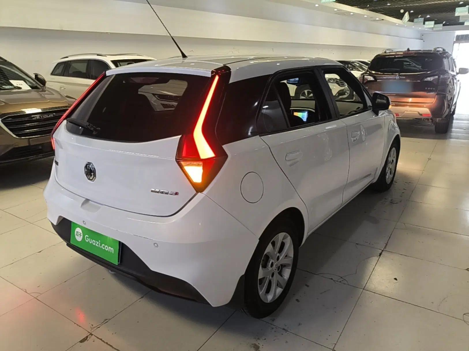 MG 3 2017 1.5L Automatic Smart Connect Elite Edition — миниатюра 6