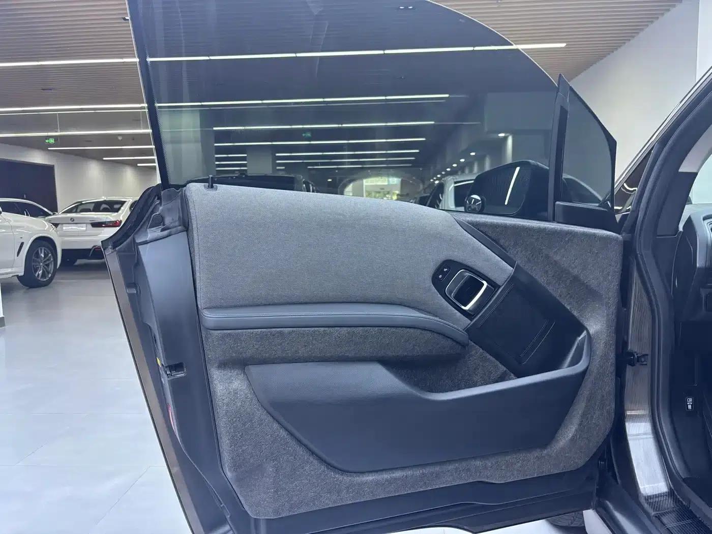2019 BMW i3 Imported Model, Fast Charging Version — миниатюра 12