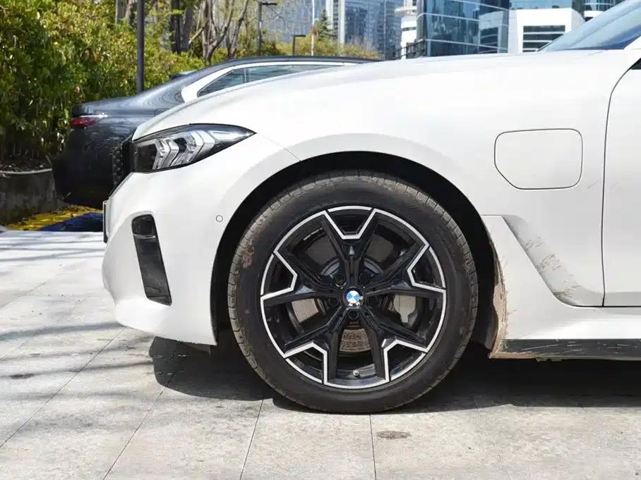 BMW i3 2025 eDrive 40 L Shadow Edition — миниатюра 5