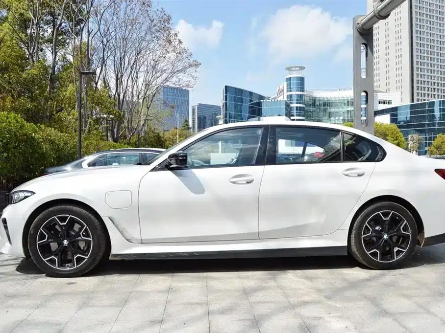 BMW i3 2025 eDrive 40 L Shadow Edition — миниатюра 6