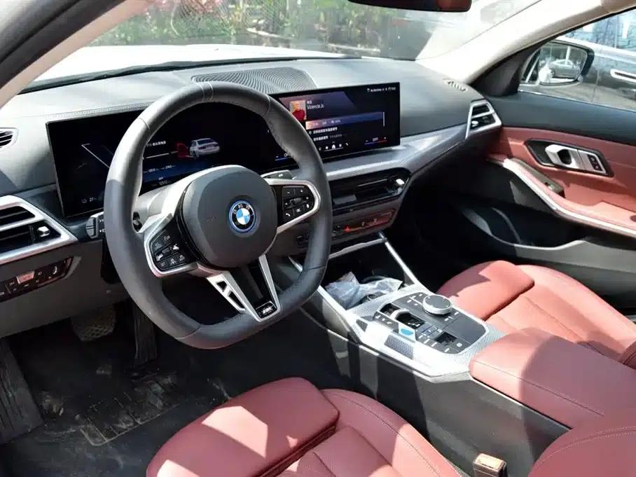 BMW i3 2025 eDrive 40 L Shadow Edition — миниатюра 8