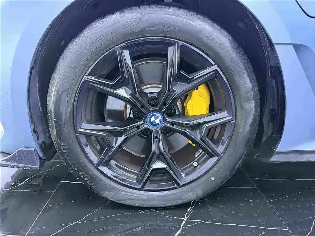 BMW i3 2024 eDrive 35L — миниатюра 18