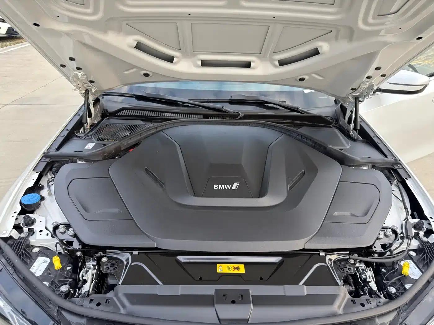 BMW i3 2024 eDrive 35L — миниатюра 24