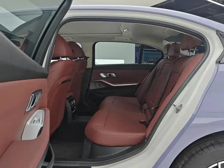 BMW i3 2023 eDrive 40 L Shadow Edition — миниатюра 11