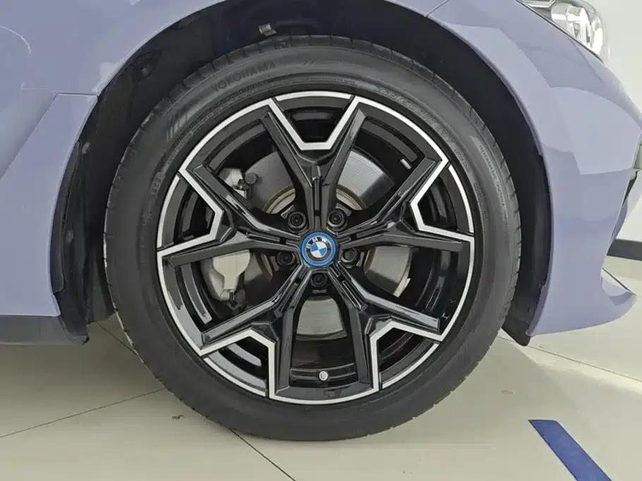 BMW i3 2023 eDrive 40 L Shadow Edition — миниатюра 6