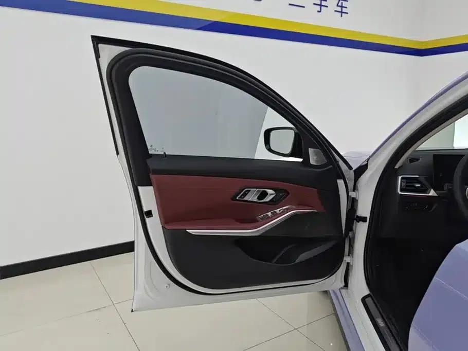 BMW i3 2023 eDrive 40 L Shadow Edition — миниатюра 7
