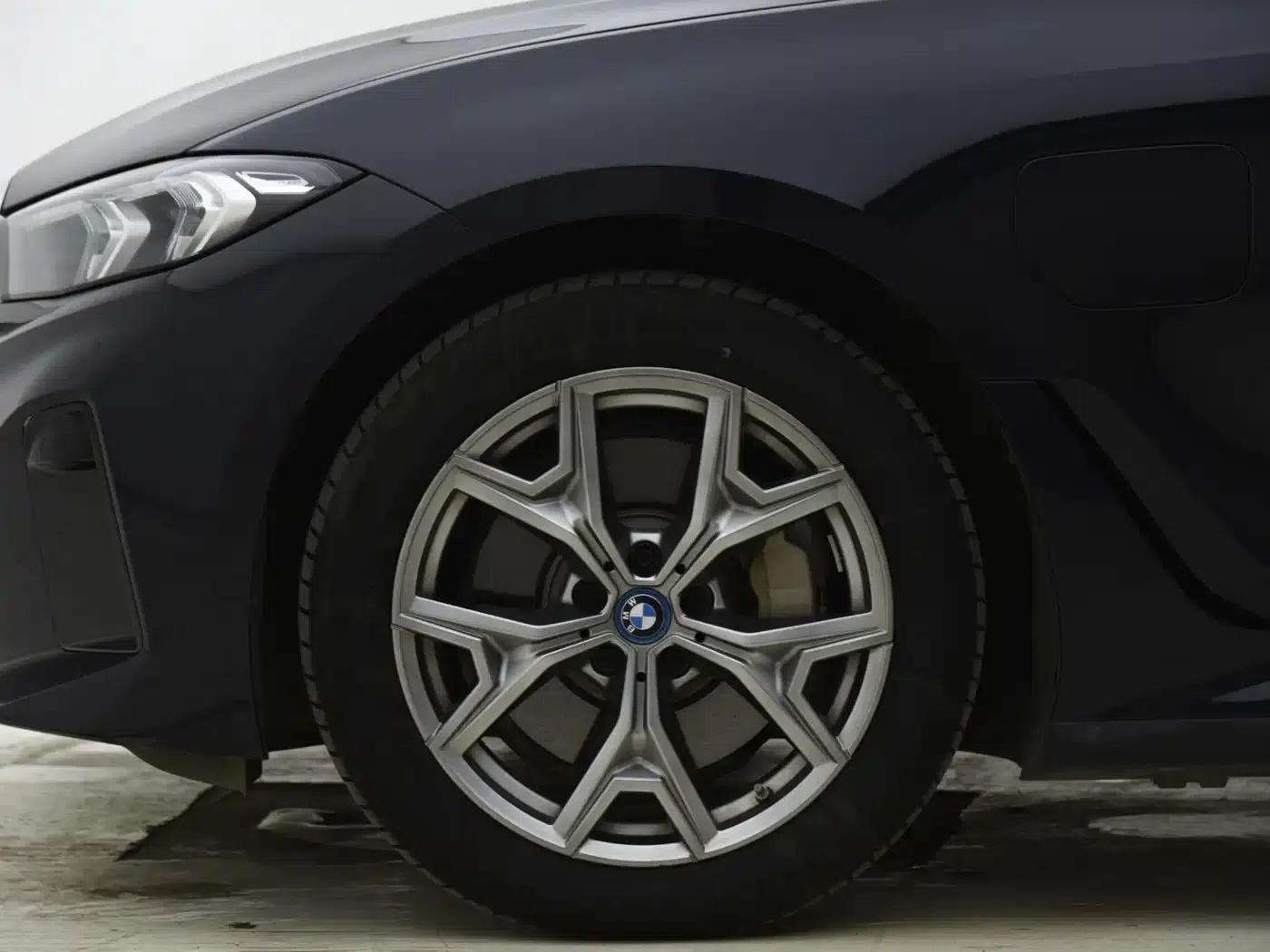 BMW i3 2022 eDrive 35L — миниатюра 2