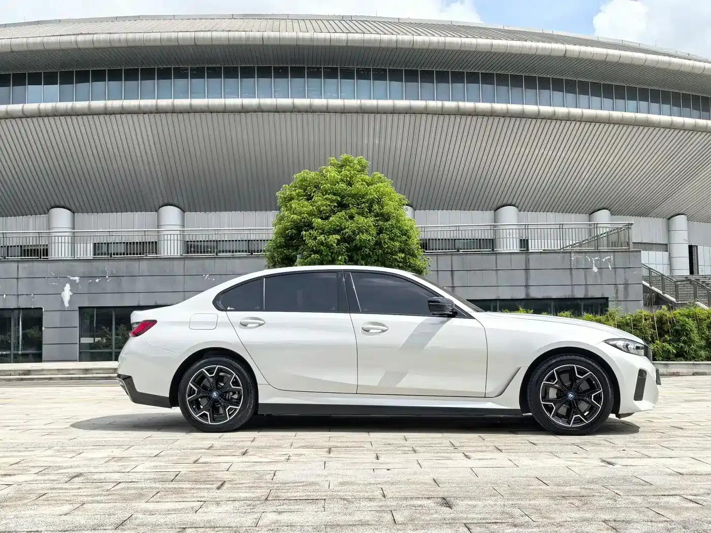 BMW i3 2024 eDrive 40 L Shadow Edition — миниатюра 4