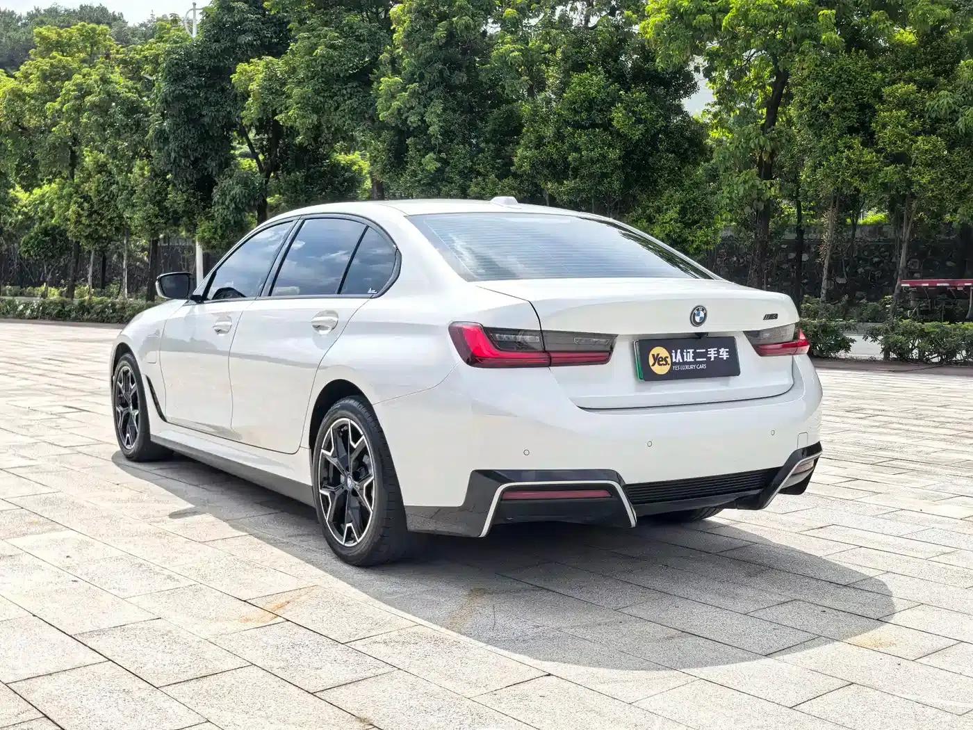 BMW i3 2024 eDrive 40 L Shadow Edition — миниатюра 7
