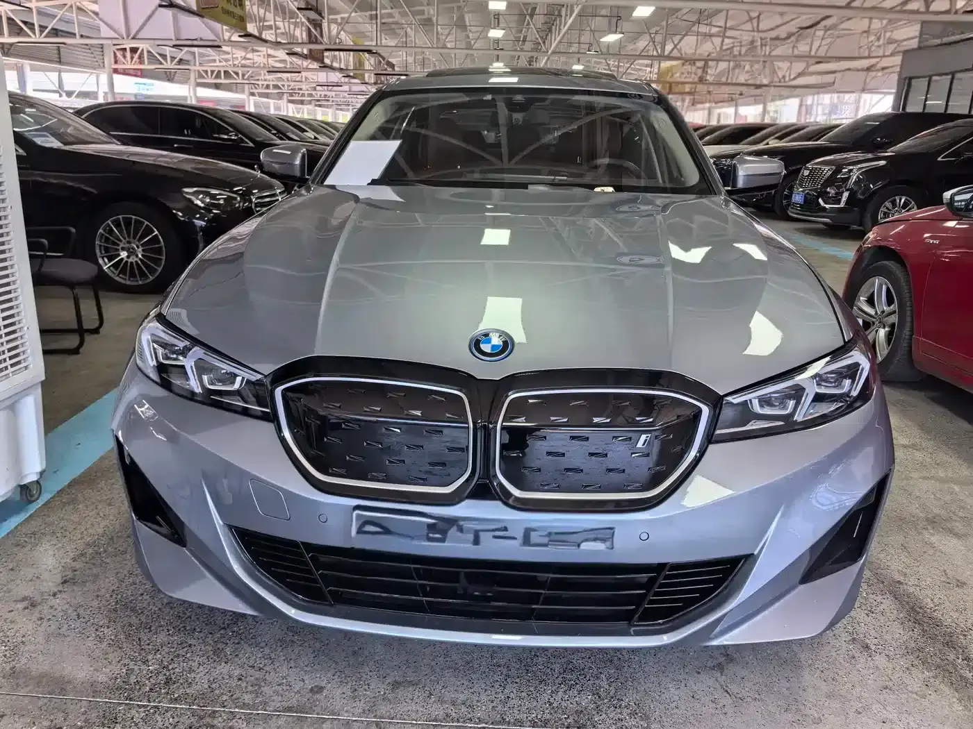 BMW i3 2022 eDrive 35L — миниатюра 2