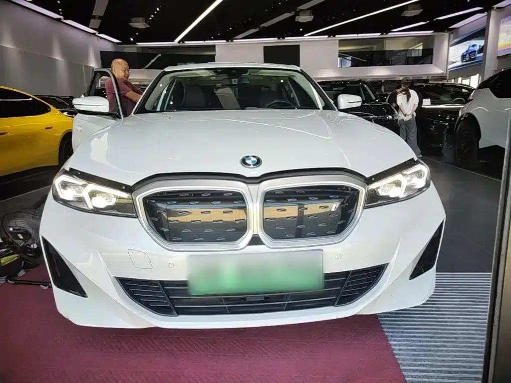 BMW i3 2022 eDrive 35L — миниатюра 3