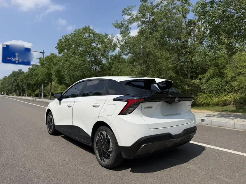 MG 4 EV 2023 415 km Range Sea-Faring Champion Edition — миниатюра 15