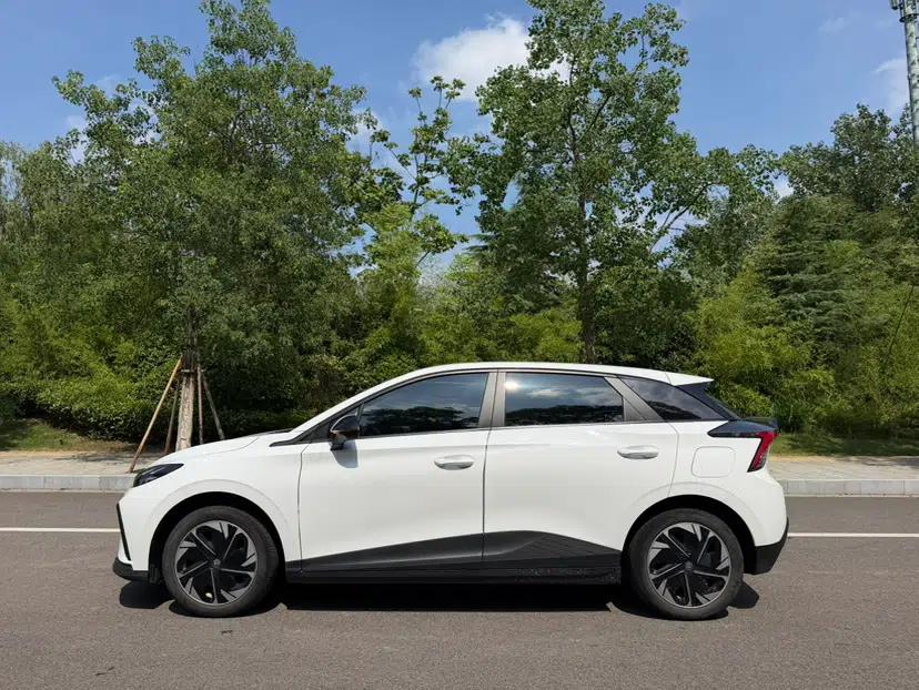 MG 4 EV 2023 415 km Range Sea-Faring Champion Edition — миниатюра 18