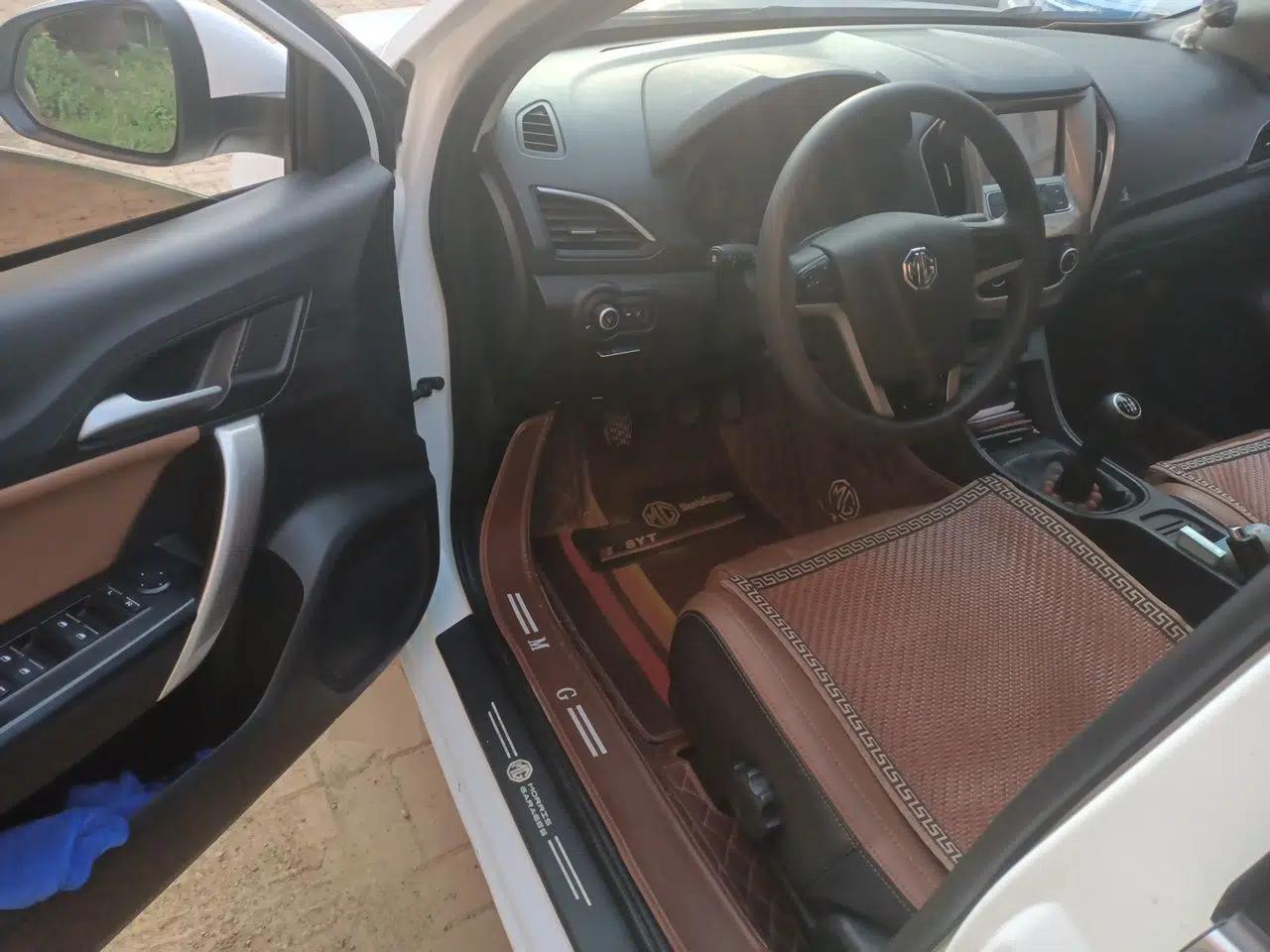 MG GT 2016 1.5L Manual Value-Added Luxury Edition — миниатюра 16
