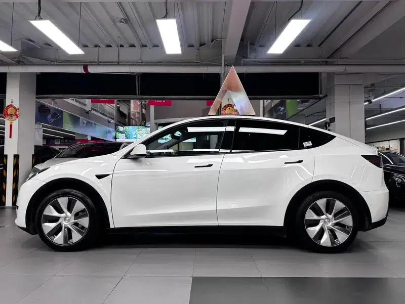 Model Y 2022 Facelift Rear-Wheel Drive Version — миниатюра 4