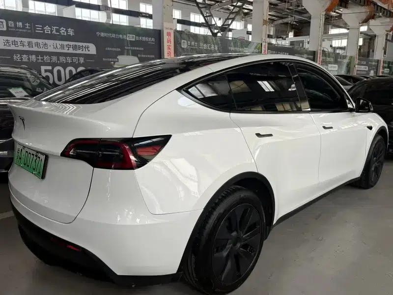 Model Y 2024 Long Range All-Wheel Drive — миниатюра 3