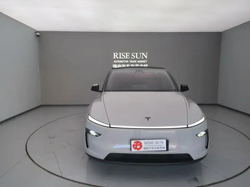 Model Y 2025 Long Range All-Wheel Drive First Edition — миниатюра 2