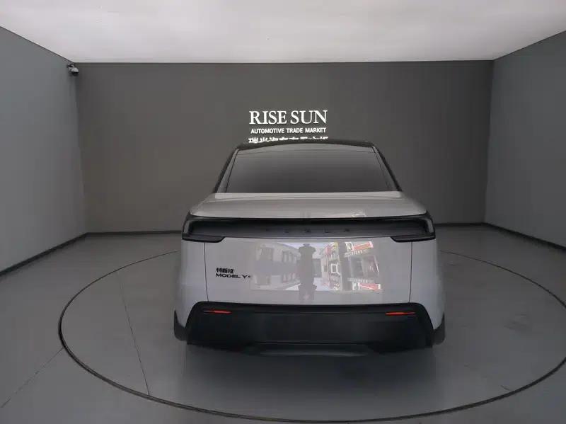 Model Y 2025 Long Range All-Wheel Drive First Edition — миниатюра 5