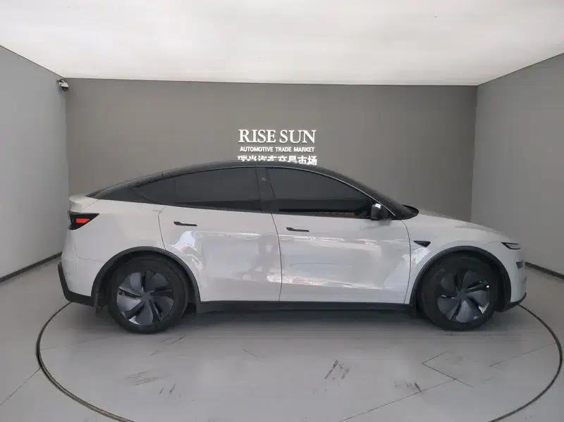 Model Y 2025 Long Range All-Wheel Drive First Edition — миниатюра 7