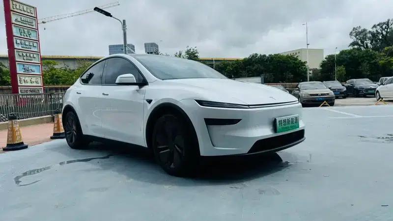 Model Y 2025 Long Range All-Wheel Drive — миниатюра 3