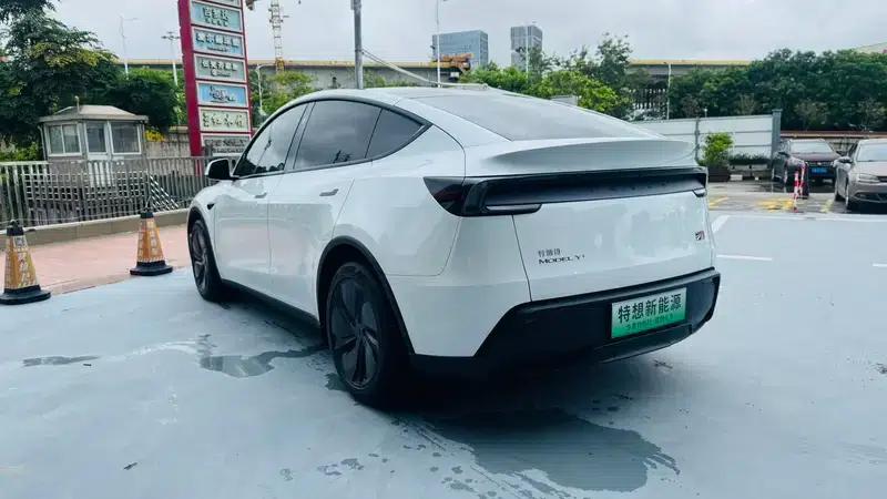 Model Y 2025 Long Range All-Wheel Drive — миниатюра 4