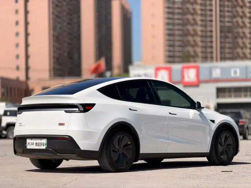 Model Y 2025 Long Range All-Wheel Drive First Edition — миниатюра 6