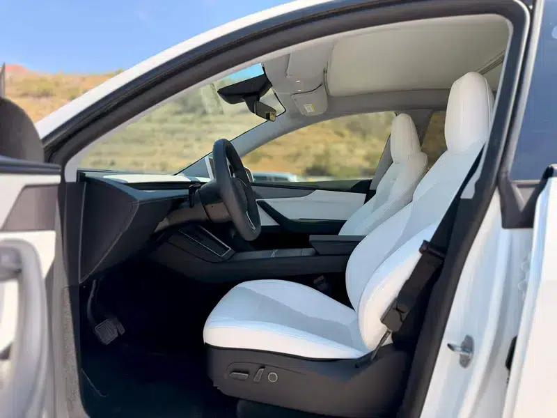 Model Y 2025 Long Range All-Wheel Drive First Edition — миниатюра 8