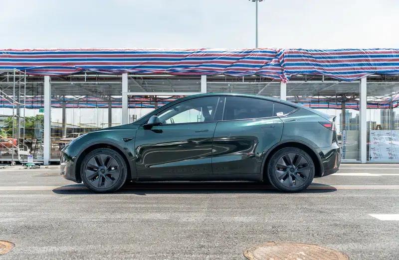 Model Y 2023 Long Range All-Wheel Drive — миниатюра 4