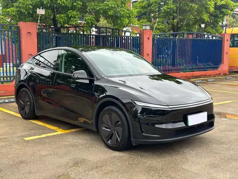 Model Y 2025 Rear-Wheel Drive — миниатюра 3