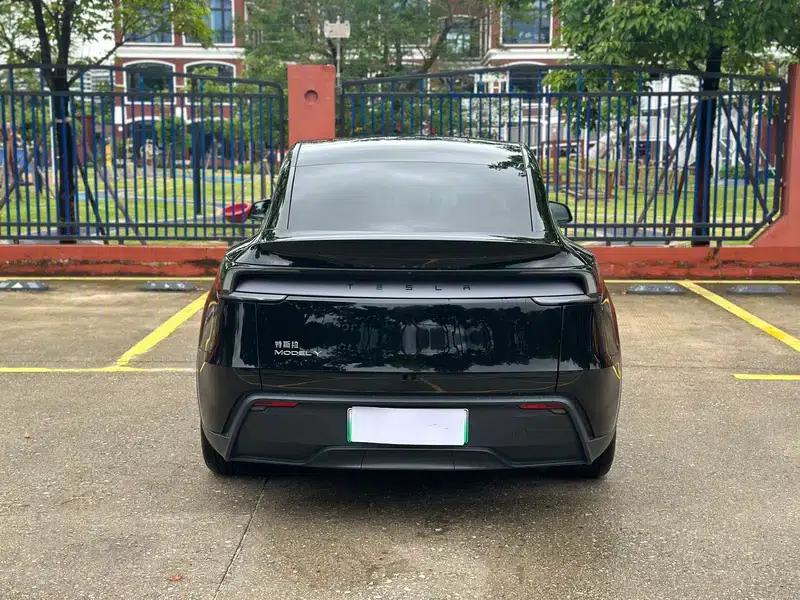 Model Y 2025 Rear-Wheel Drive — миниатюра 5