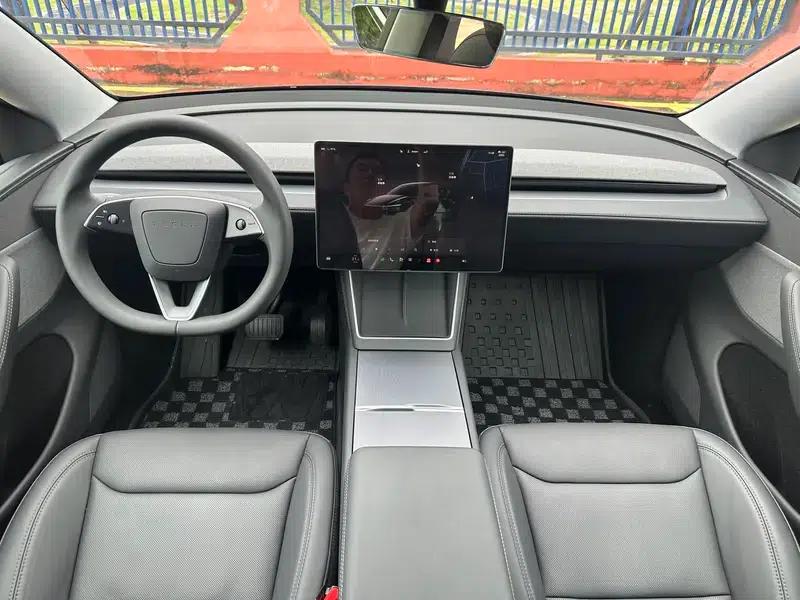 Model Y 2025 Rear-Wheel Drive — миниатюра 8