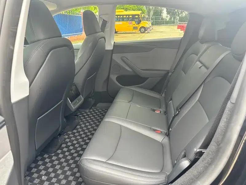 Model Y 2025 Rear-Wheel Drive — миниатюра 10