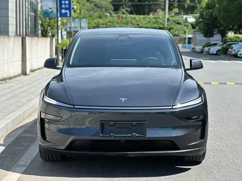 Model Y 2025 Rear-Wheel Drive — миниатюра 2